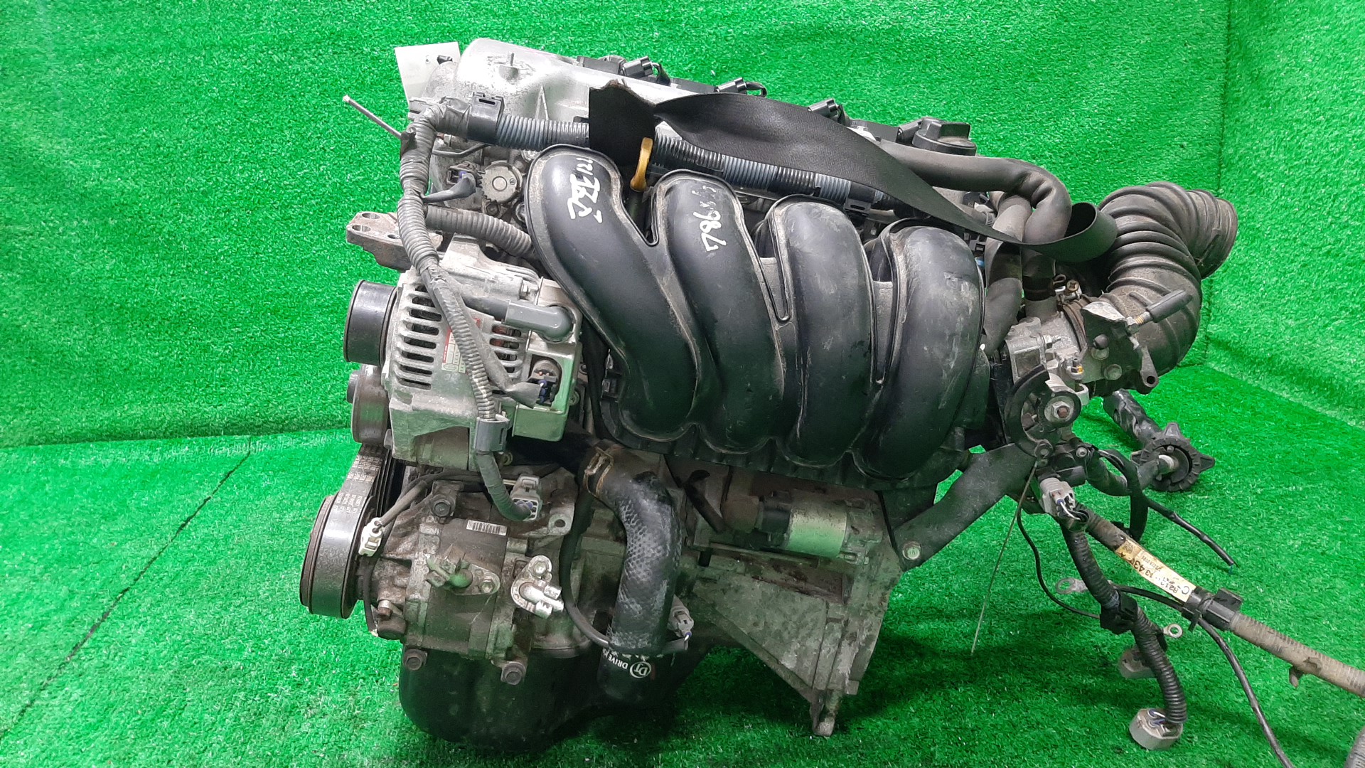 Двигатель TOYOTA CALDINA, CELICA, COROLLA, PREMIO, COROLLA SPACIO, ISIS, WISH, ALLION, COROLLA FIELDER, ALLEX, COROLLA RUNX, WILL VS, FIELDER ZGE20W, ZZT240, ZZT241W, ZZT230, ZZE122, ZNM10, ZNM10W, ZNM10G, ZNE10, ZNE10G, ZZE127 1ZZ-FE MEX 3 ракурс