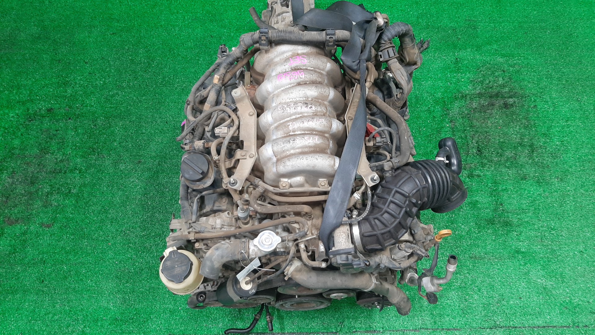 Двигатель NISSAN FUGA GY50 VK45DE SET 1 ракурс