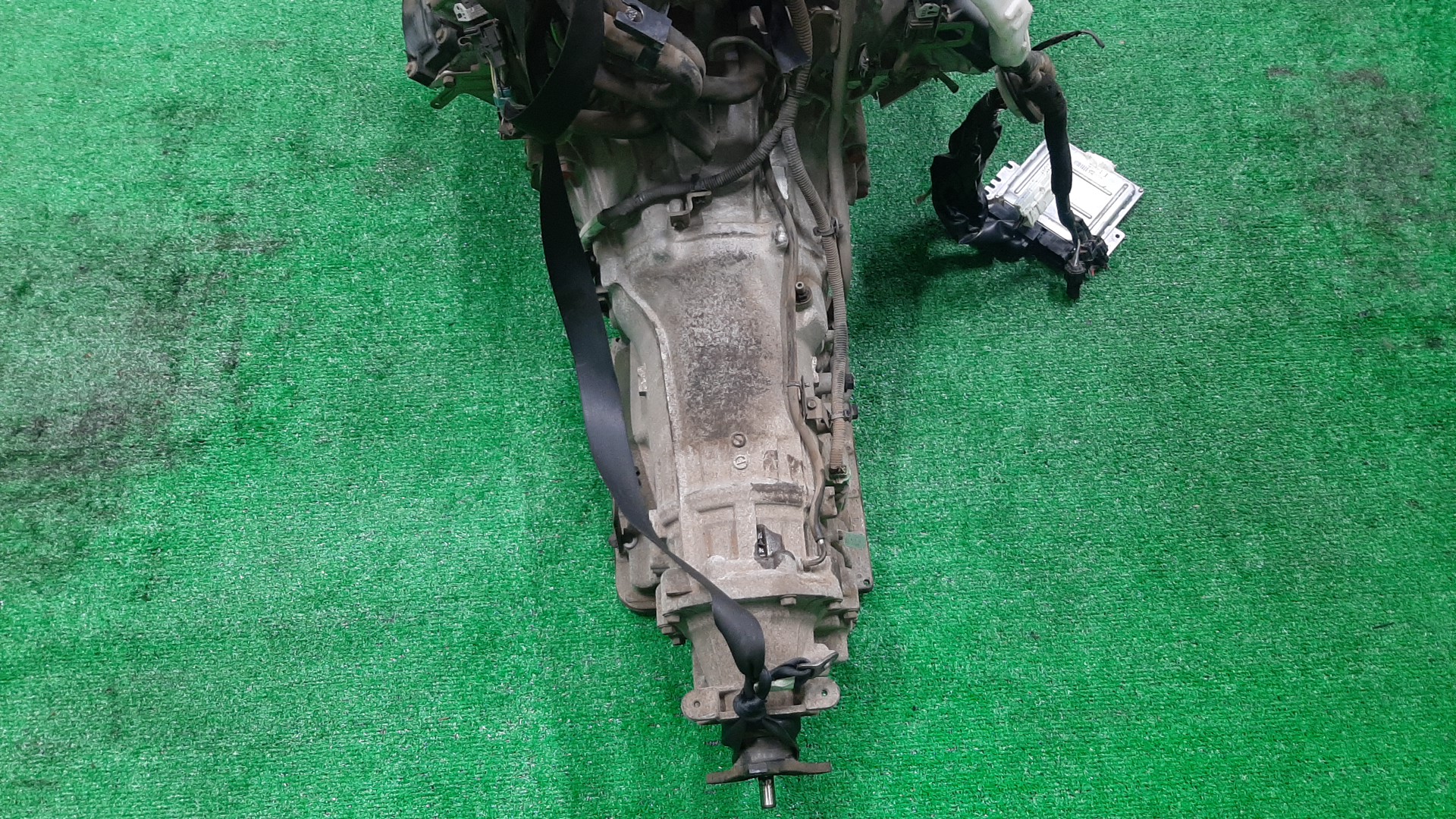 Двигатель NISSAN FUGA GY50 VK45DE SET 5 ракурс
