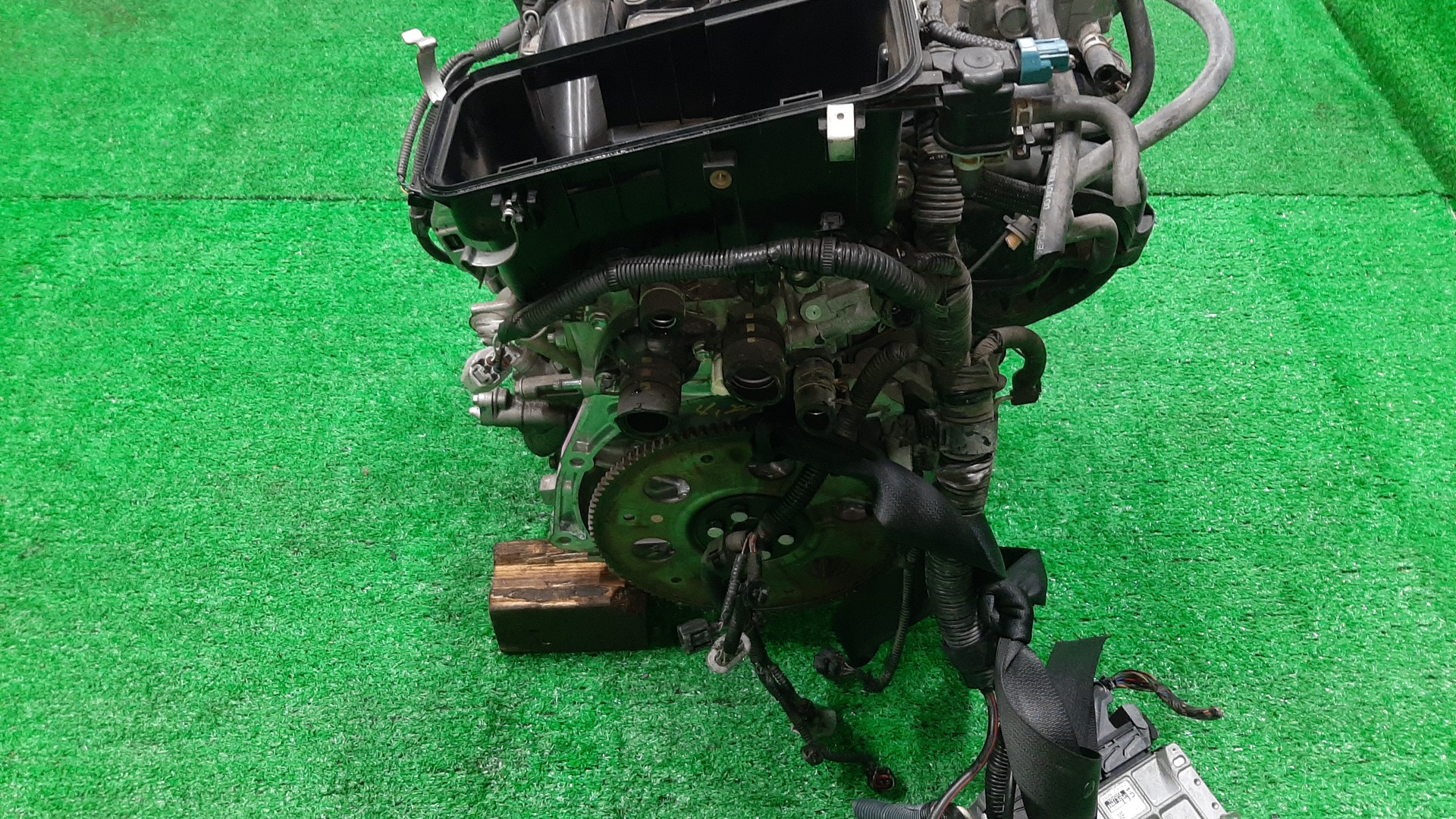 Двигатель TOYOTA VITZ KSP130 1KR-FE 1MOD 5 ракурс