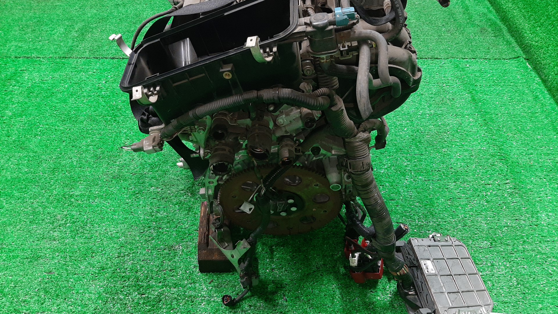 Двигатель TOYOTA VITZ KSP130 1KR-FE 1MOD 5 ракурс