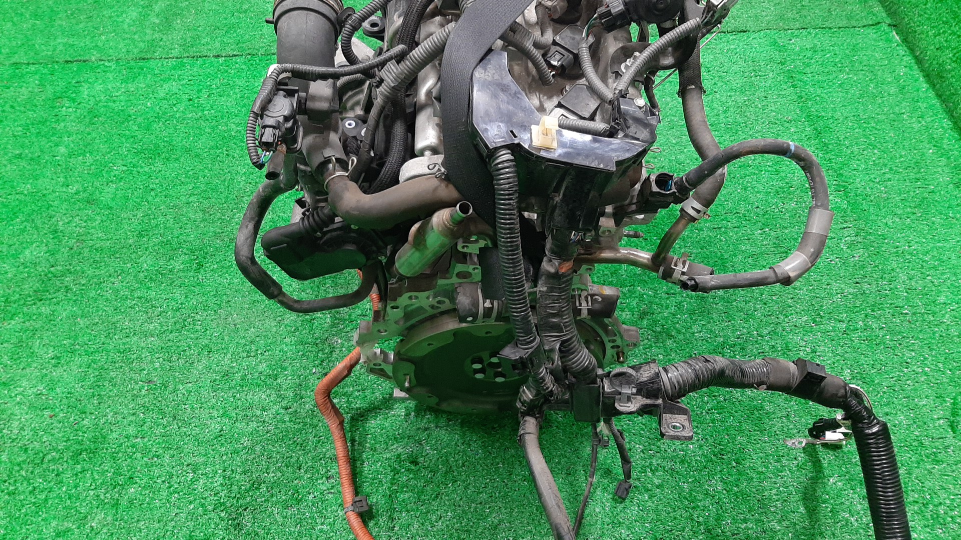 Двигатель TOYOTA AQUA NHP10 1NZ-FXE 7394510 5 ракурс Двигатель TOYOTA AQUA NHP10 1NZ-FXE 7394510 5 ракурс