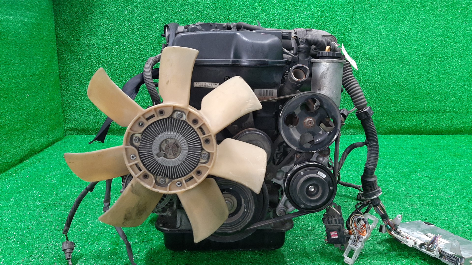 Двигатель TOYOTA PROGRES JCG11 2JZ-GE VVTI 2 ракурс