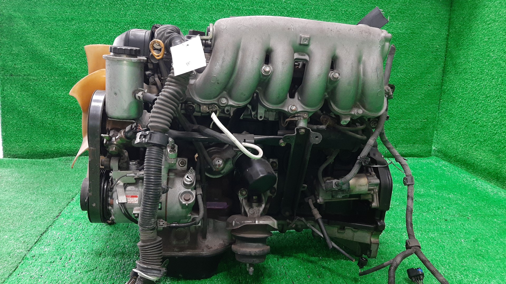 Двигатель TOYOTA PROGRES JCG11 2JZ-GE VVTI 3 ракурс