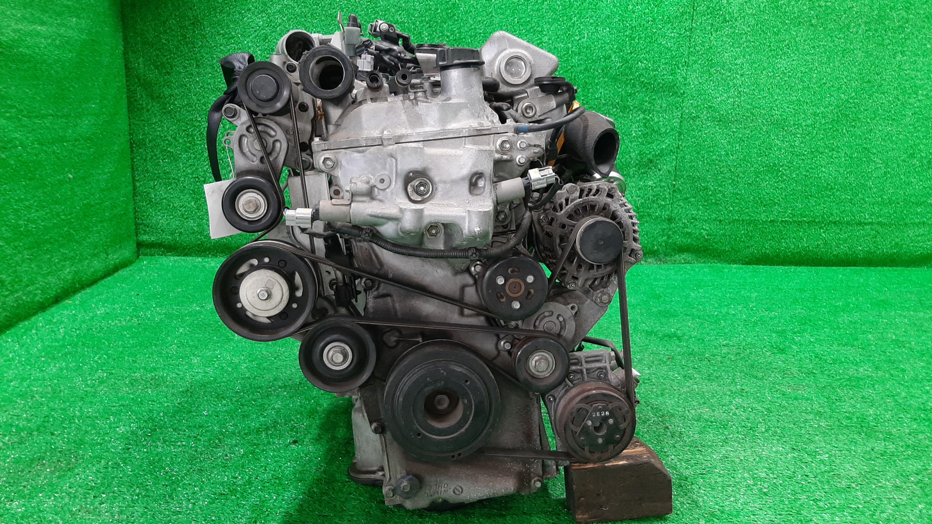 Двигатель NISSAN NOTE E12 HR12DDR 057771A 2 ракурс Двигатель NISSAN NOTE E12 HR12DDR 057771A 2 ракурс