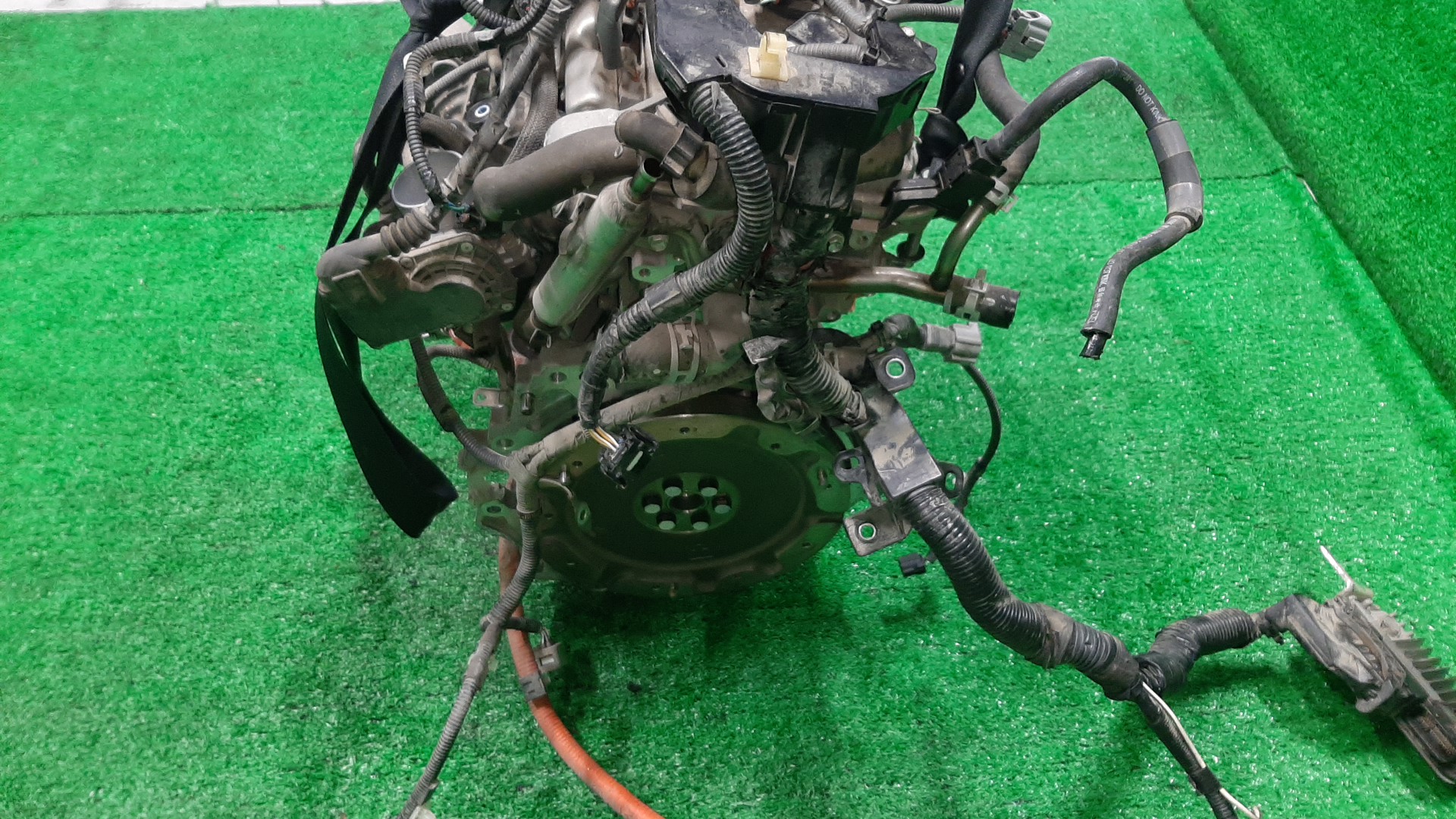 Двигатель TOYOTA AQUA NHP10 1NZ-FXE 7433991 5 ракурс Двигатель TOYOTA AQUA NHP10 1NZ-FXE 7433991 5 ракурс