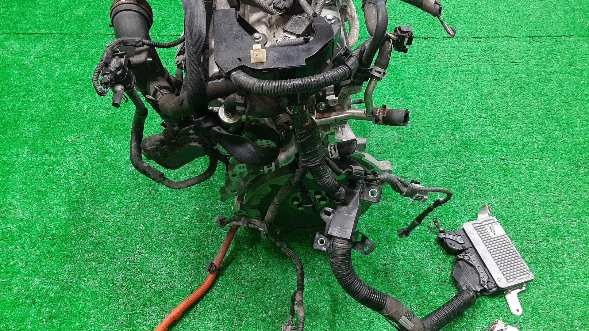 Двигатель TOYOTA AQUA NHP10 1NZ-FXE 6113355 5 ракурс Двигатель TOYOTA AQUA NHP10 1NZ-FXE 6113355 5 ракурс