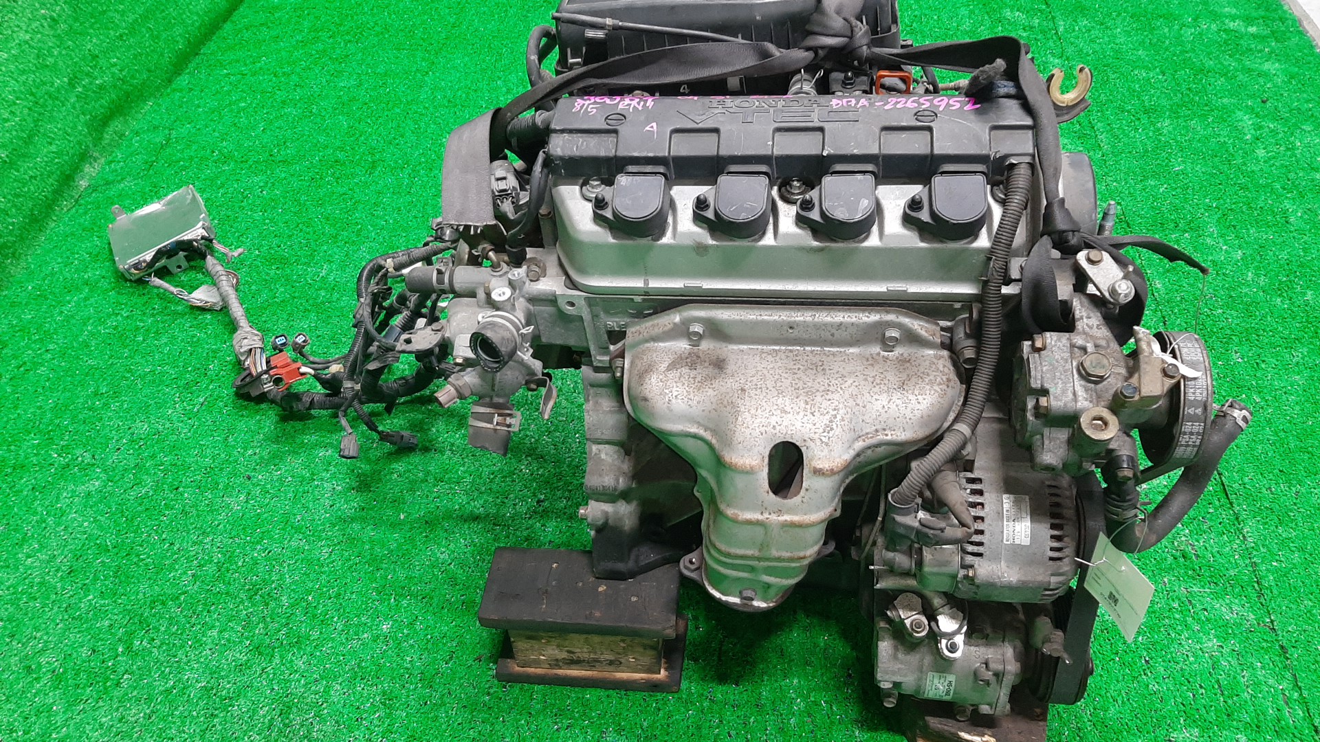 Двигатель HONDA CIVIC, STREAM, EDIX, CIVIC FERIO EU3, ES3, EU4, ET2, EN2, RN2, RN1, BE1, BE2 D17A 2265952 3 ракурс