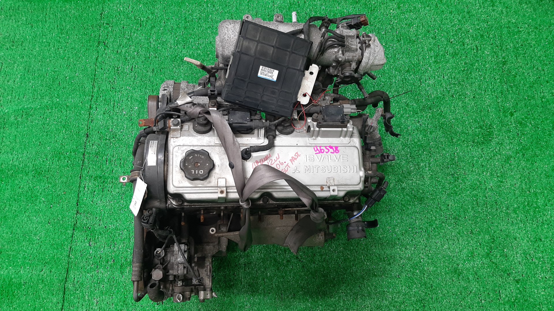 Двигатель MITSUBISHI AIRTREK, OUTLANDER CU2W 4G63 KAT 1 ракурс