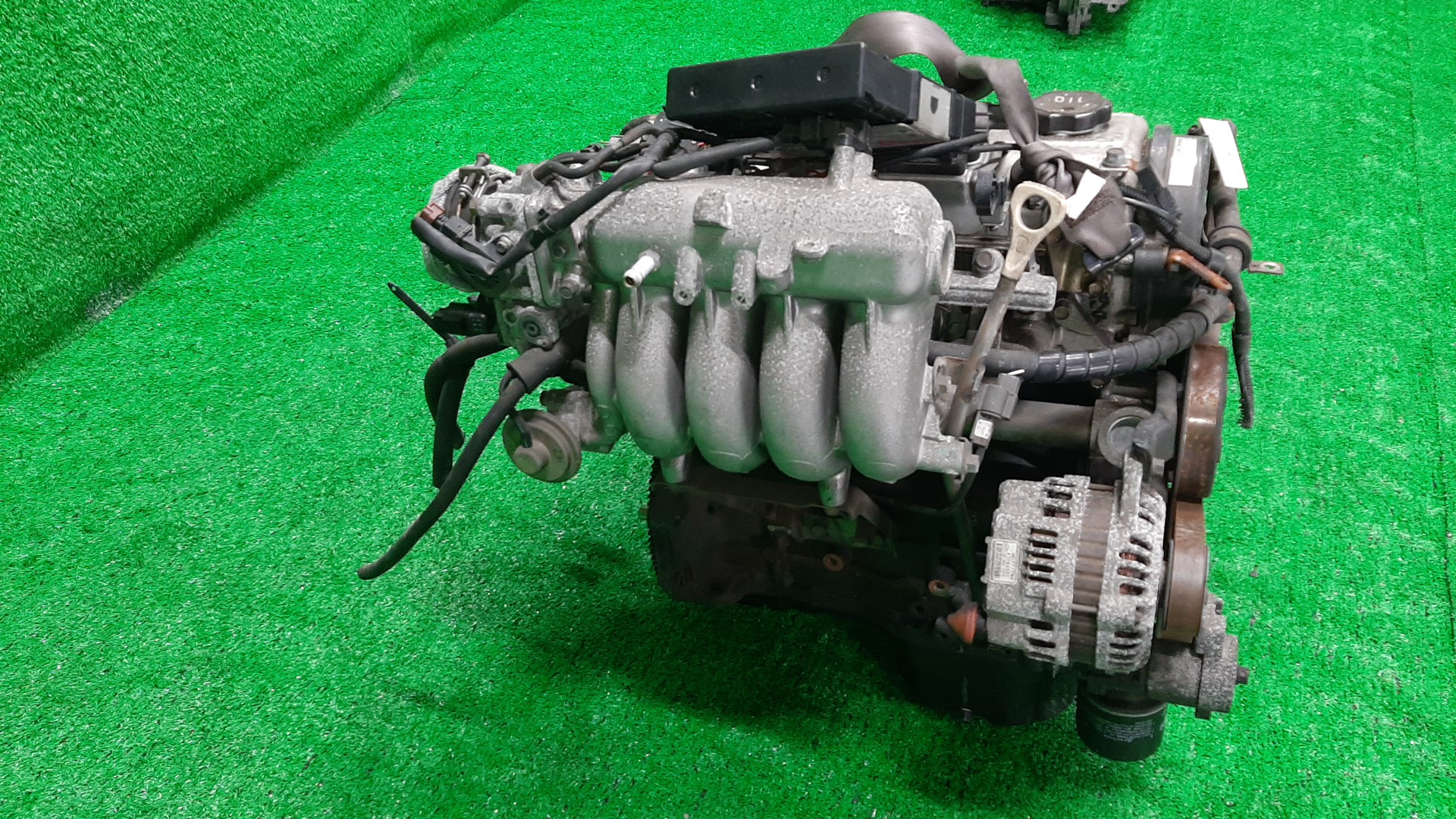 Двигатель MITSUBISHI AIRTREK, OUTLANDER CU2W 4G63 KAT 4 ракурс