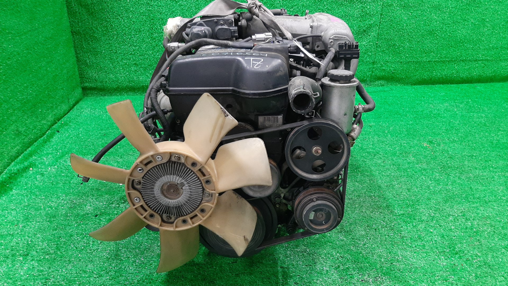 Двигатель TOYOTA CROWN JZS157 2JZ-GE VVTI 2 ракурс