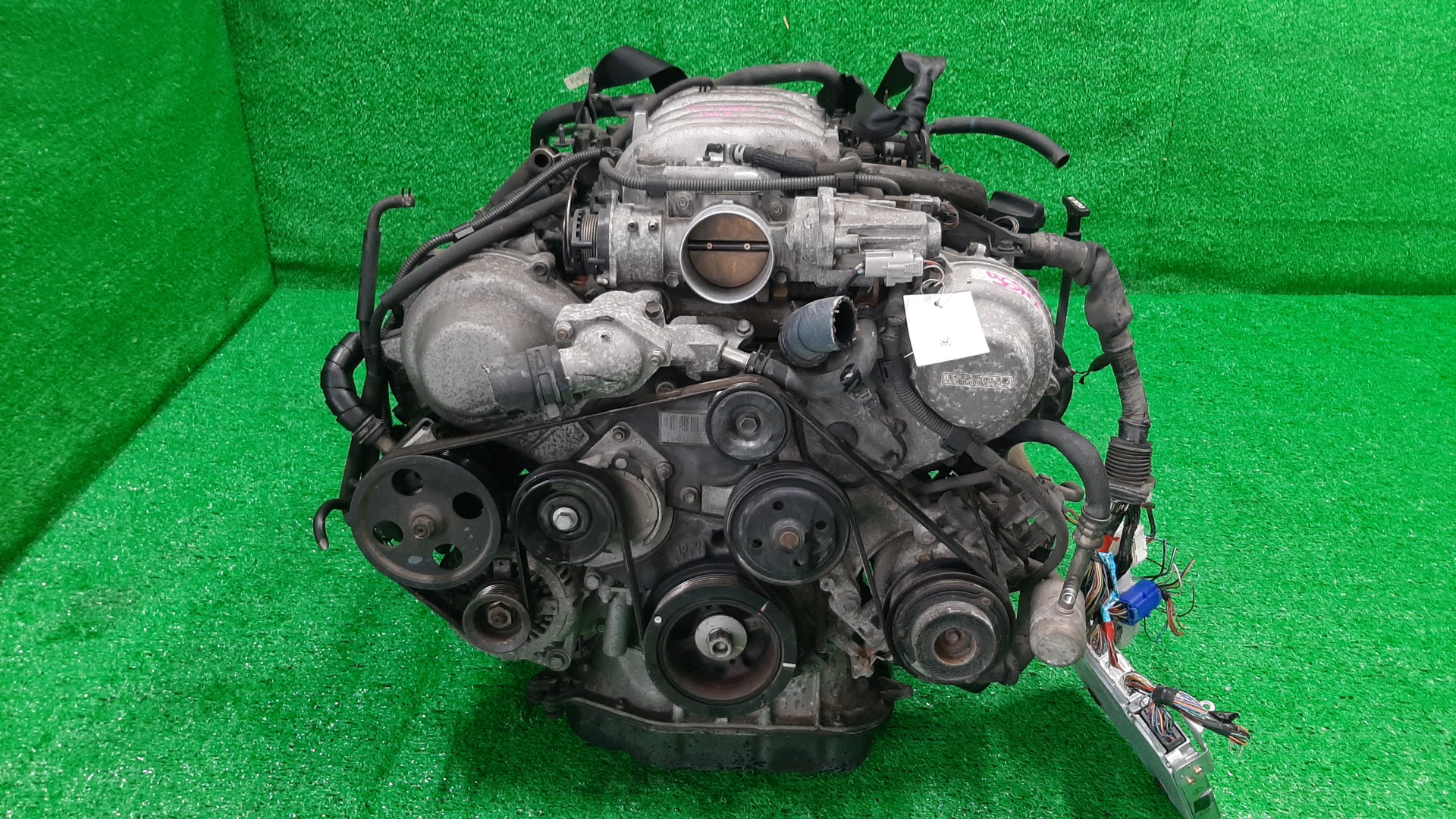 Двигатель TOYOTA CROWN MAJESTA UZS171, UZS175 1UZ-FE VVTI 2 ракурс