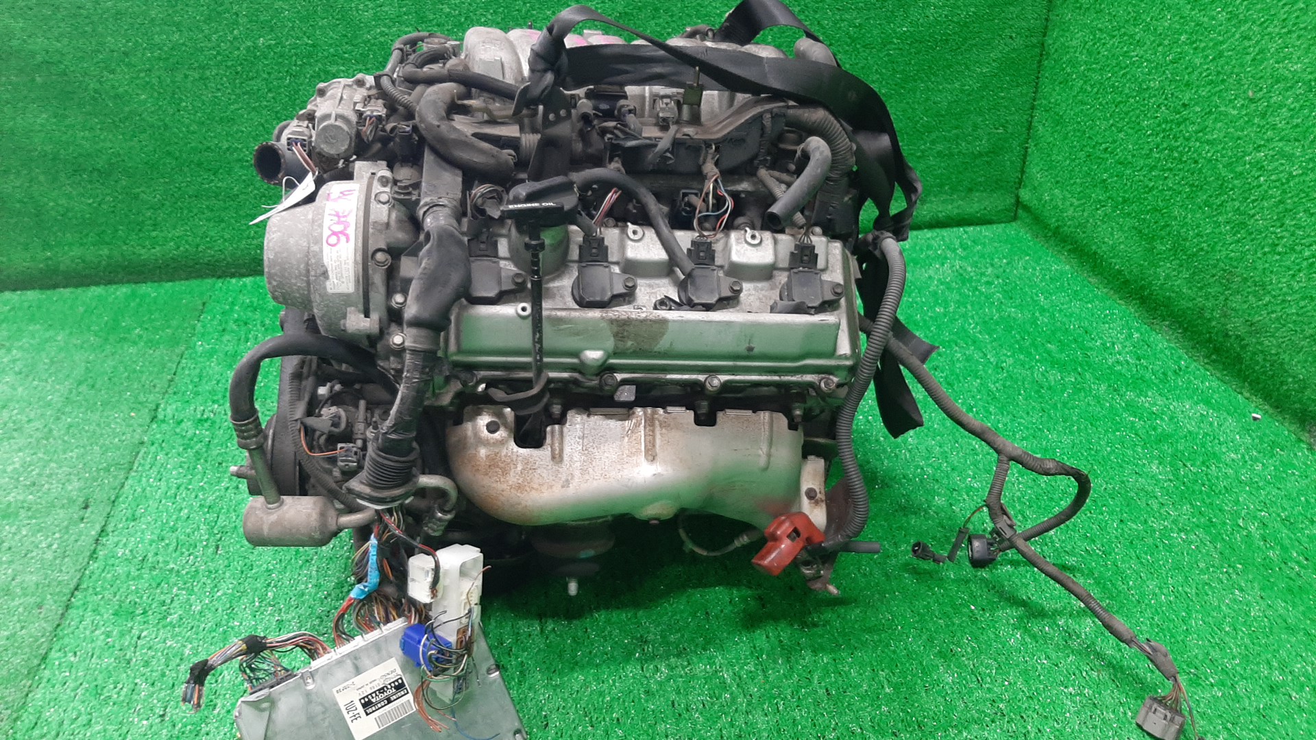 Двигатель TOYOTA CROWN MAJESTA UZS171, UZS175 1UZ-FE VVTI 4 ракурс