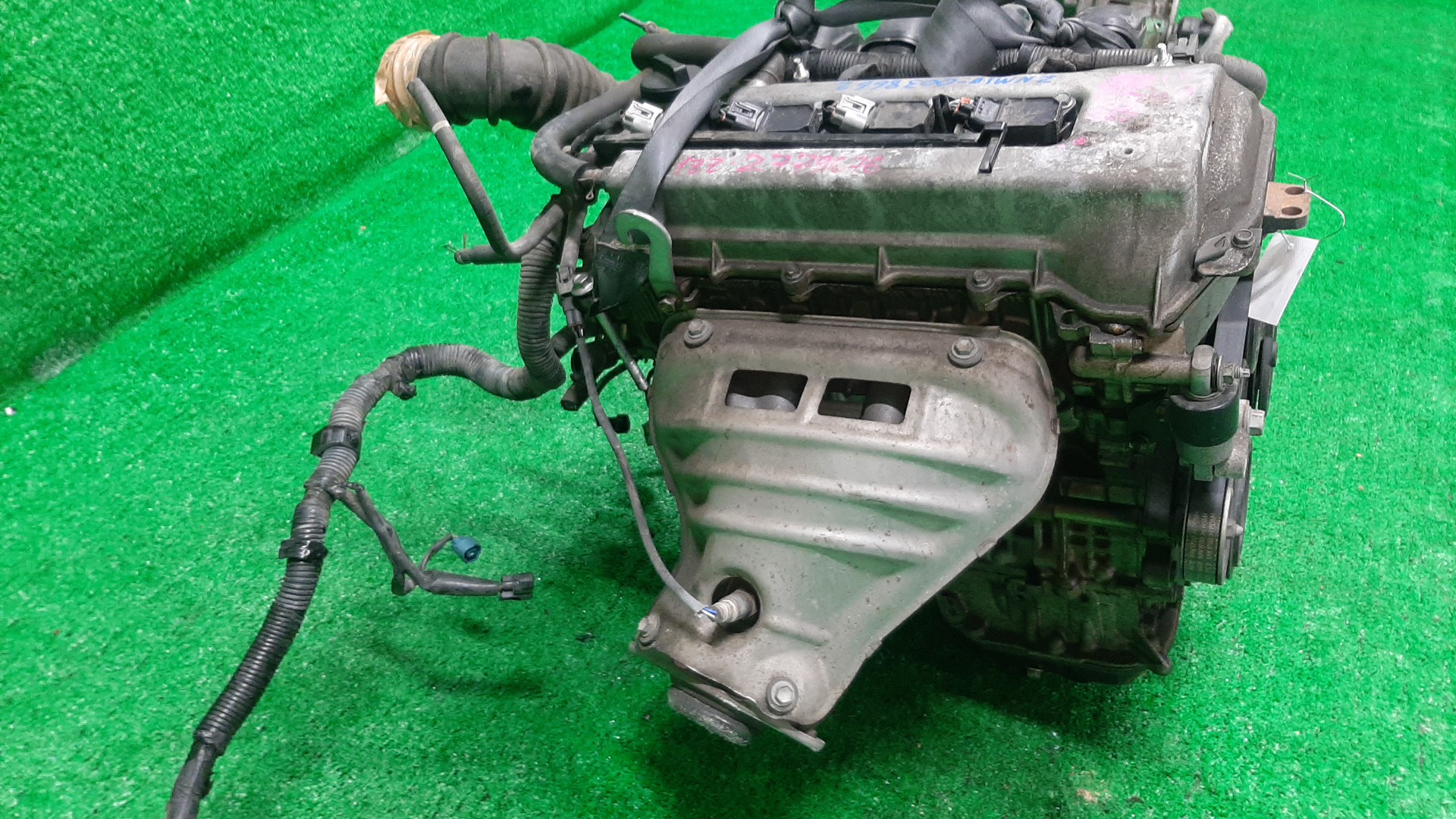 Двигатель TOYOTA CALDINA, CELICA, COROLLA, PREMIO, COROLLA SPACIO, ISIS, WISH, ALLION, COROLLA FIELDER, ALLEX, COROLLA RUNX, WILL VS, FIELDER ZGE20W, ZZT240, ZZT241W, ZZT230, ZZE122, ZNM10, ZNM10W, ZNM10G, ZNE10, ZNE10G, ZZE127 1ZZ-FE MEX 3 ракурс