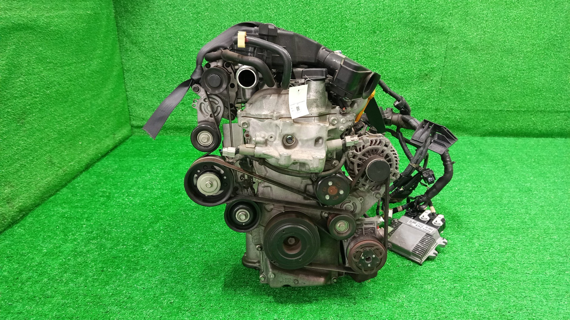 Двигатель NISSAN NOTE E12 HR12DDR 126657B 2 ракурс Двигатель NISSAN NOTE E12 HR12DDR 126657B 2 ракурс