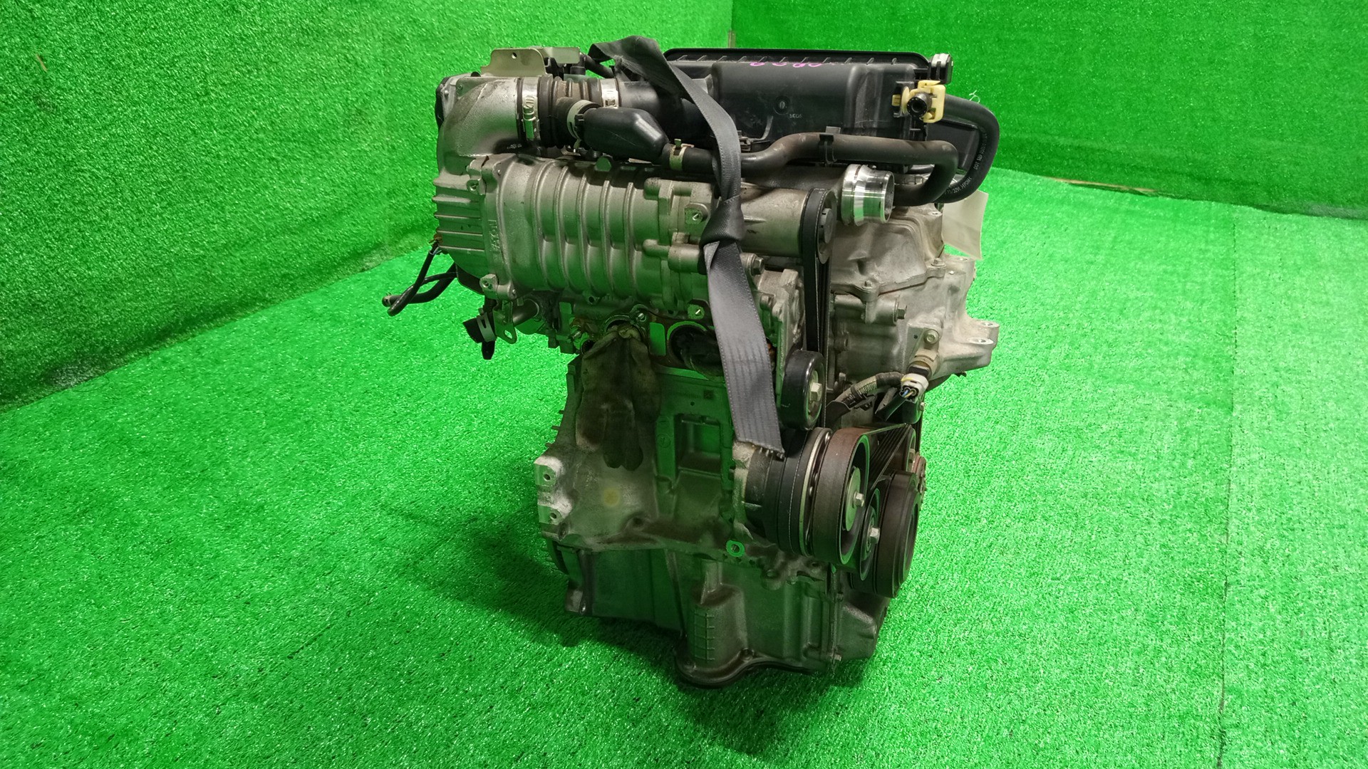 Двигатель NISSAN NOTE E12 HR12DDR 126657B 3 ракурс Двигатель NISSAN NOTE E12 HR12DDR 126657B 3 ракурс