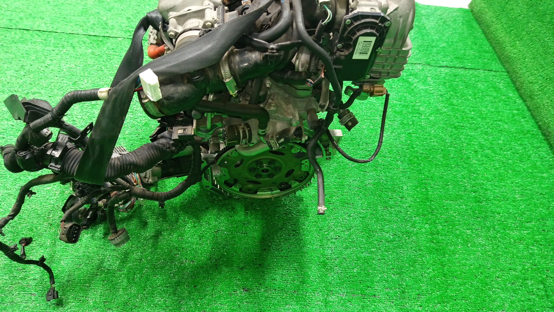 Двигатель NISSAN NOTE E12 HR12DDR 126657B 5 ракурс Двигатель NISSAN NOTE E12 HR12DDR 126657B 5 ракурс
