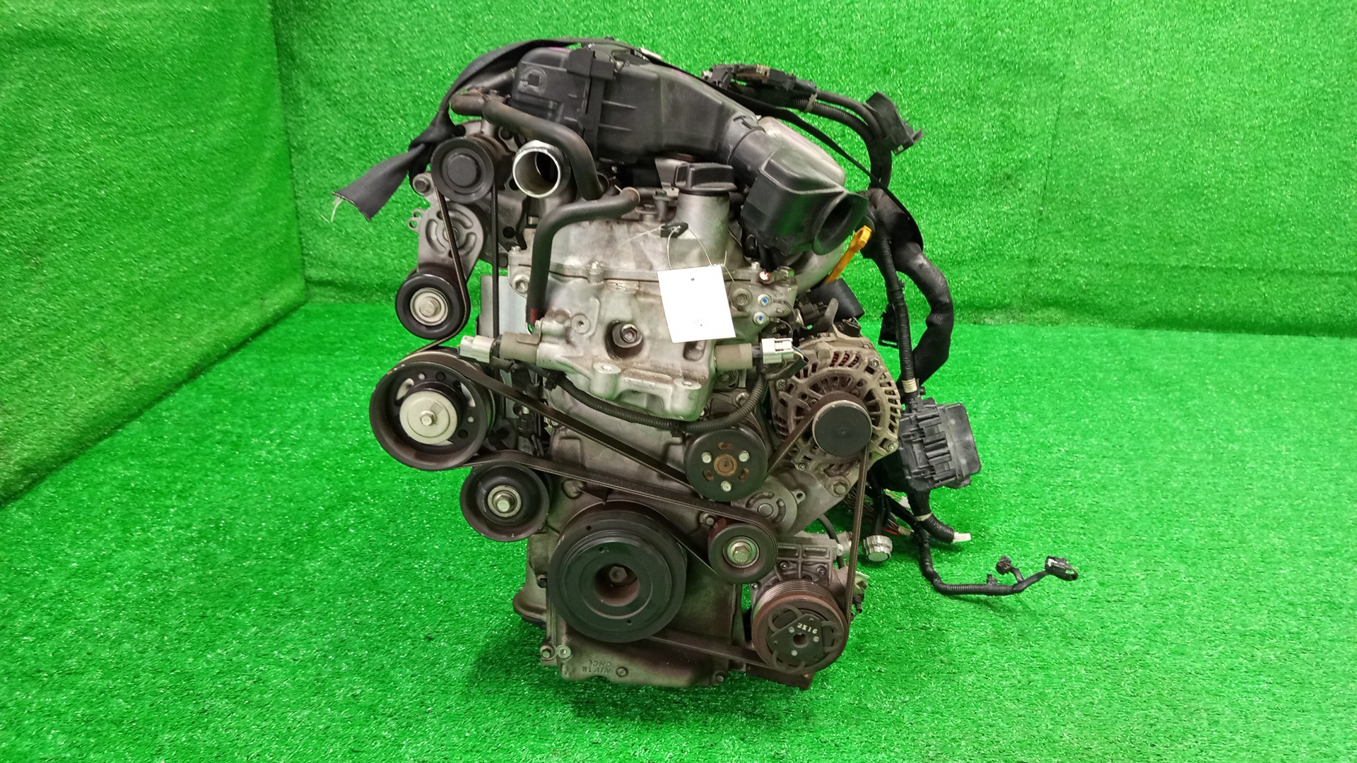Двигатель NISSAN NOTE E12 HR12DDR 118571A 2 ракурс Двигатель NISSAN NOTE E12 HR12DDR 118571A 2 ракурс