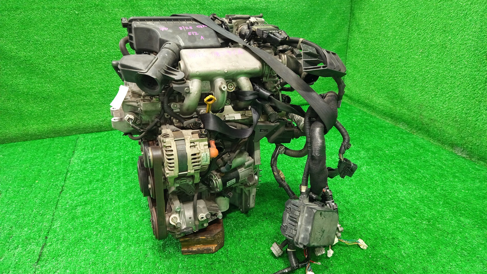 Двигатель NISSAN NOTE E12 HR12DDR 118571A 4 ракурс Двигатель NISSAN NOTE E12 HR12DDR 118571A 4 ракурс