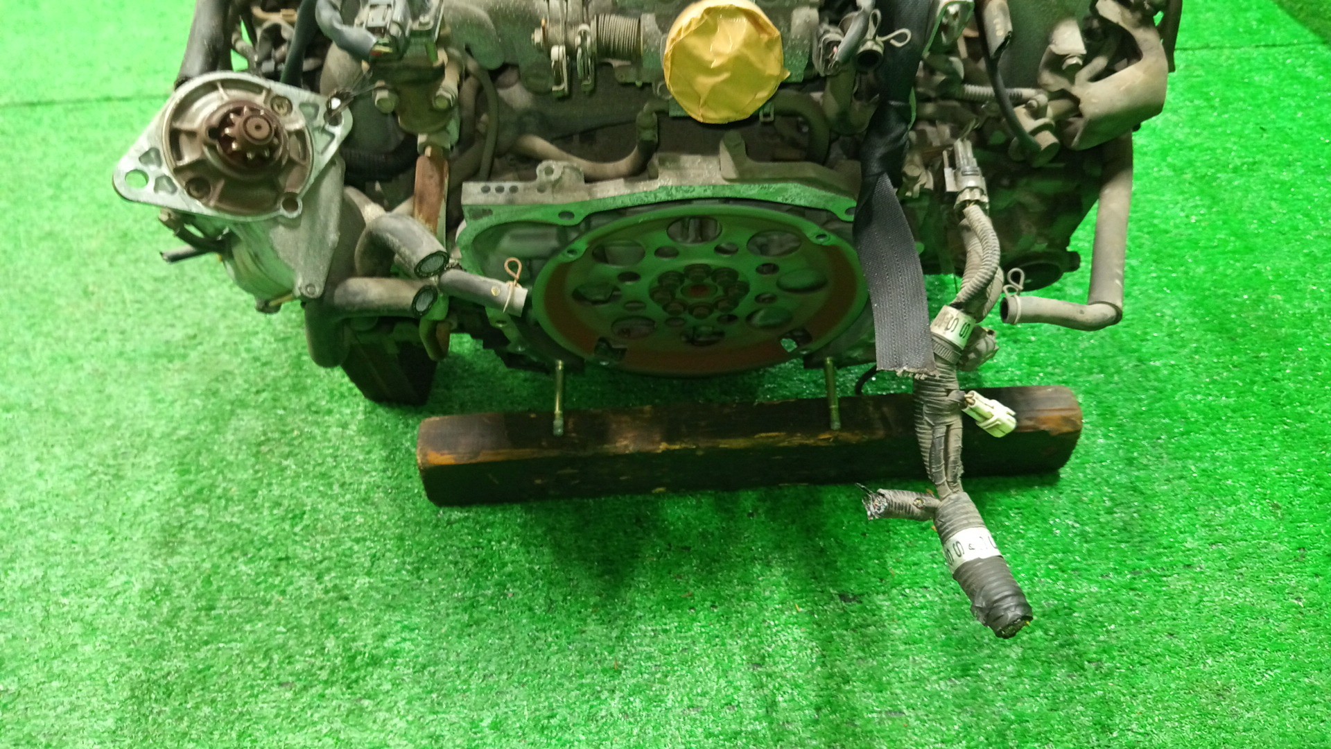 Двигатель SUBARU LEGACY BE5, BH5 EJ202 EJ202DXEAE 5 ракурс Двигатель SUBARU LEGACY BE5, BH5 EJ202 EJ202DXEAE 5 ракурс