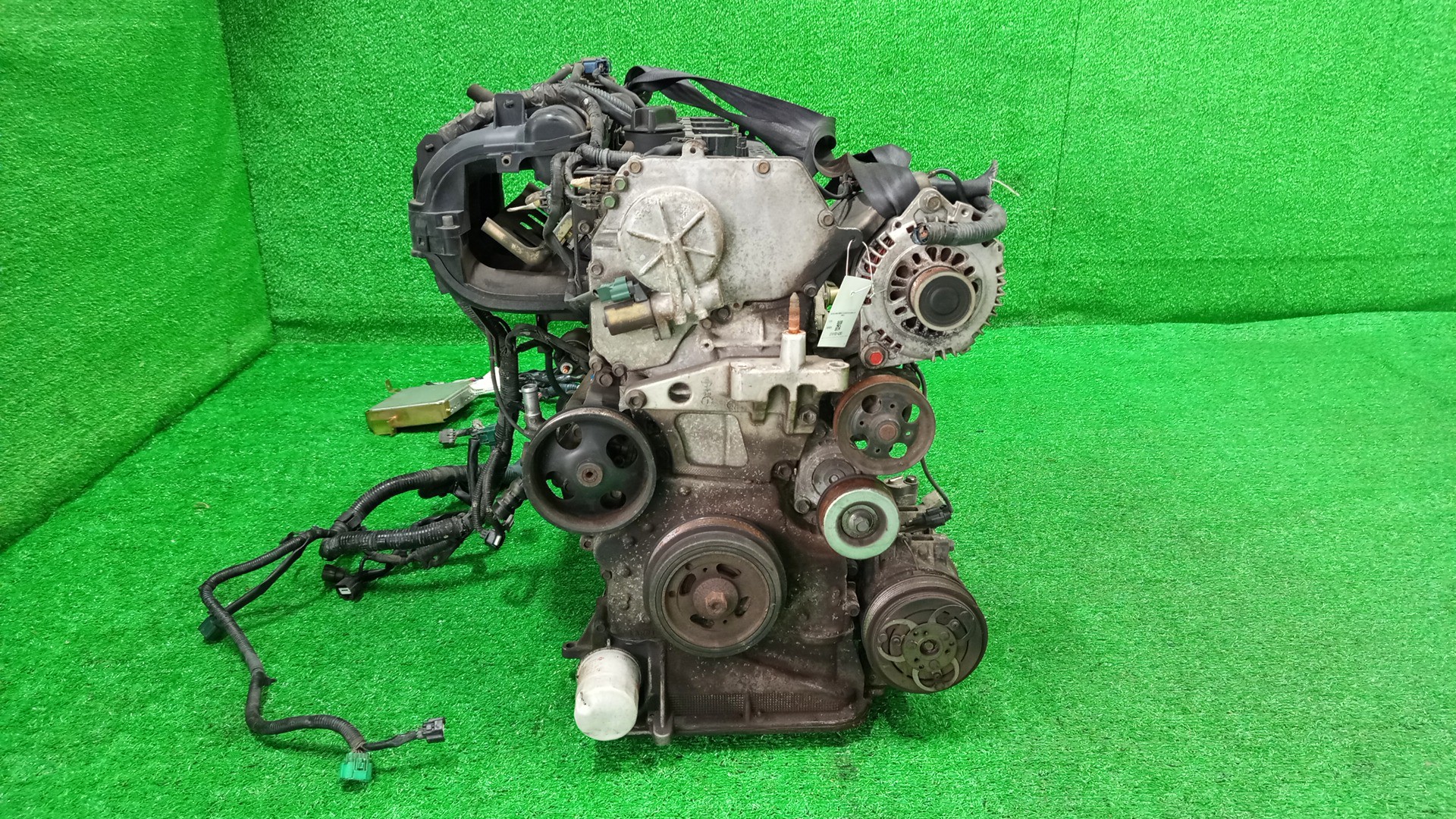 Двигатель NISSAN SERENA TC24 QR20DE PLASTIC 2 ракурс
