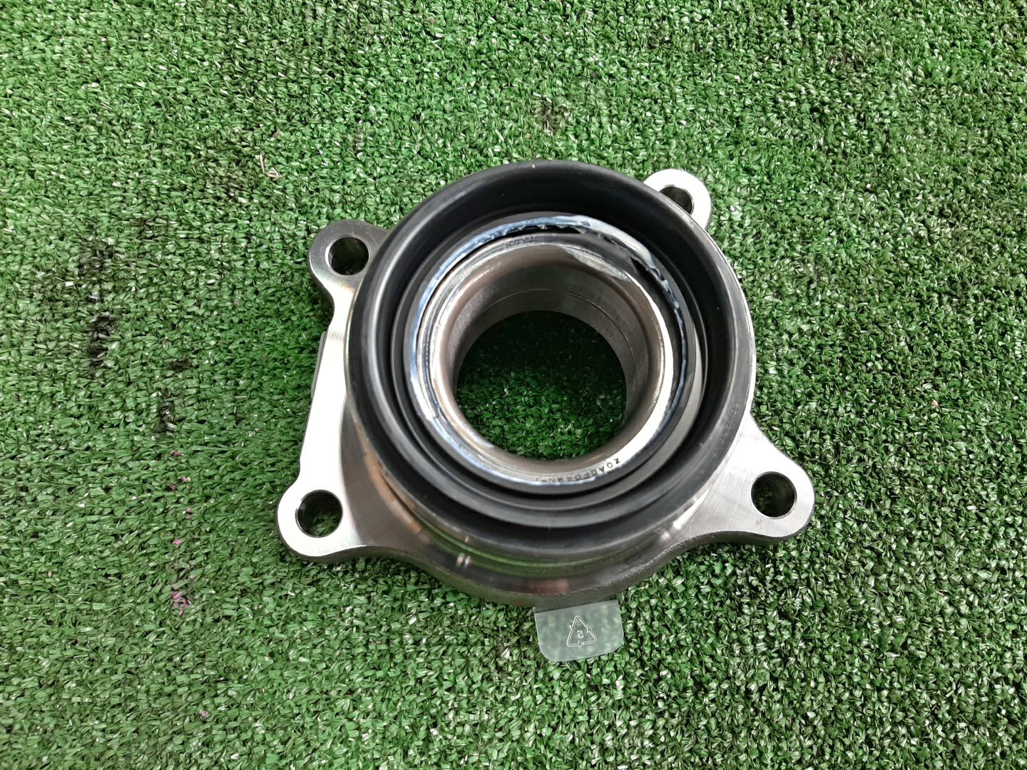 Подшипник ступицы задний TOYOTA LAND CRUISER FJA300W 42460-60040 1 ракурс