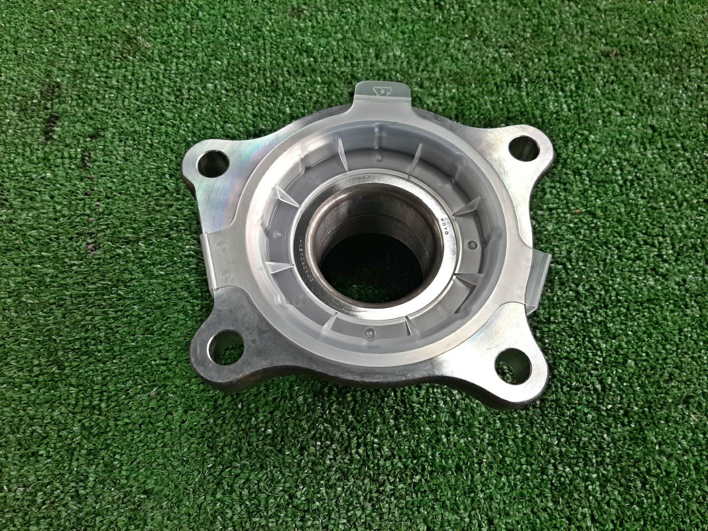 Подшипник ступицы задний TOYOTA LAND CRUISER FJA300W 42460-60040 2 ракурс