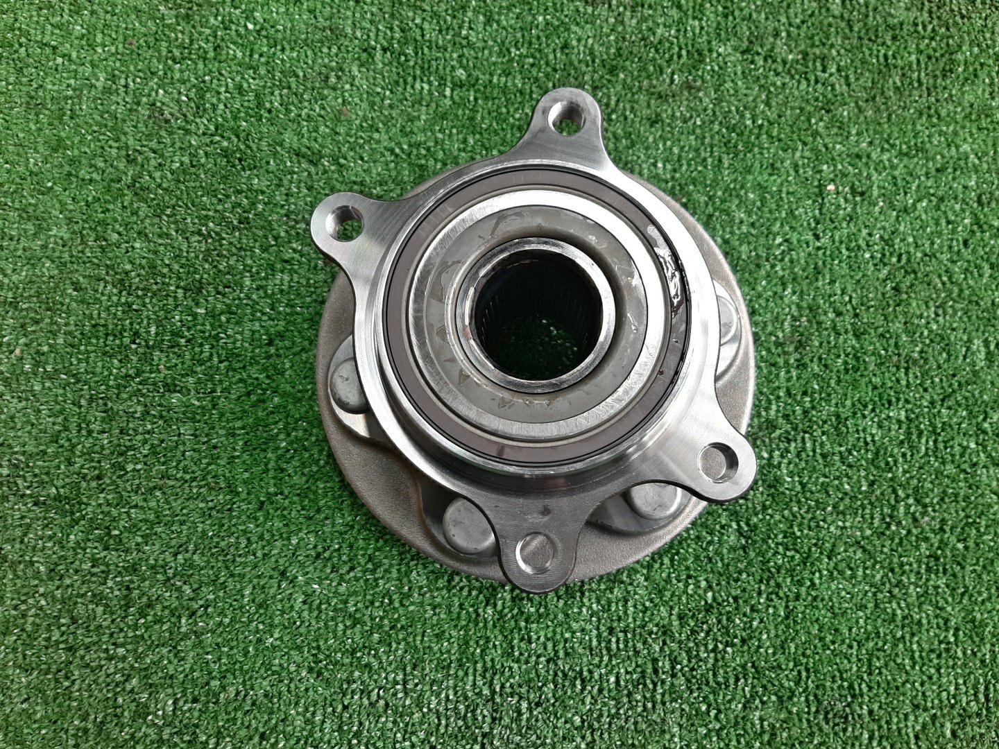 Подшипник ступицы передний TOYOTA LAND CRUISER FJA300W 43550-60010 1 ракурс