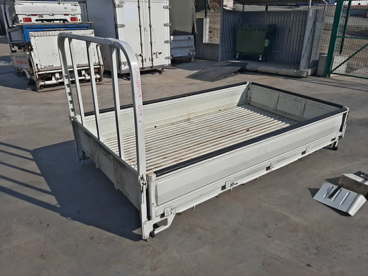 Кузов грузовой TOYOTA HIACE YH81 617 1 ракурс