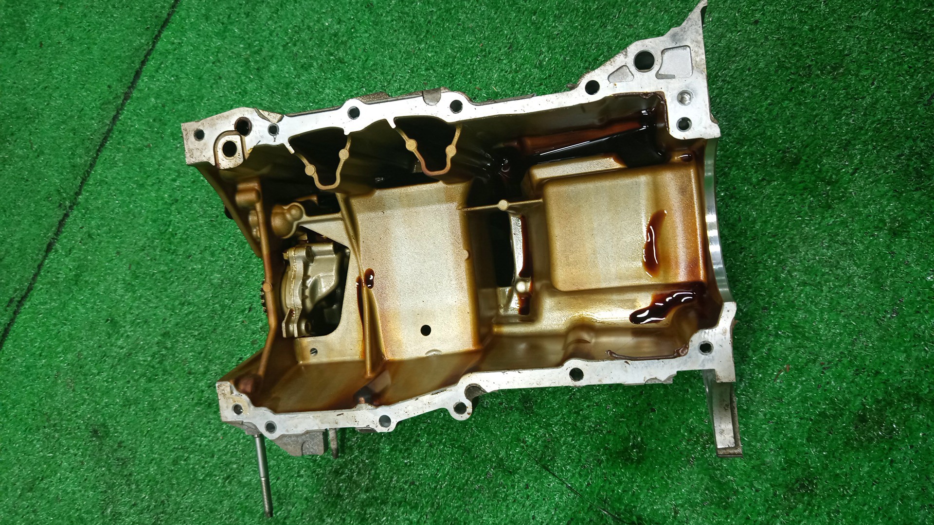 Поддон кпп TOYOTA ISIS ZGM10G 2ZR-FAE 1 ракурс