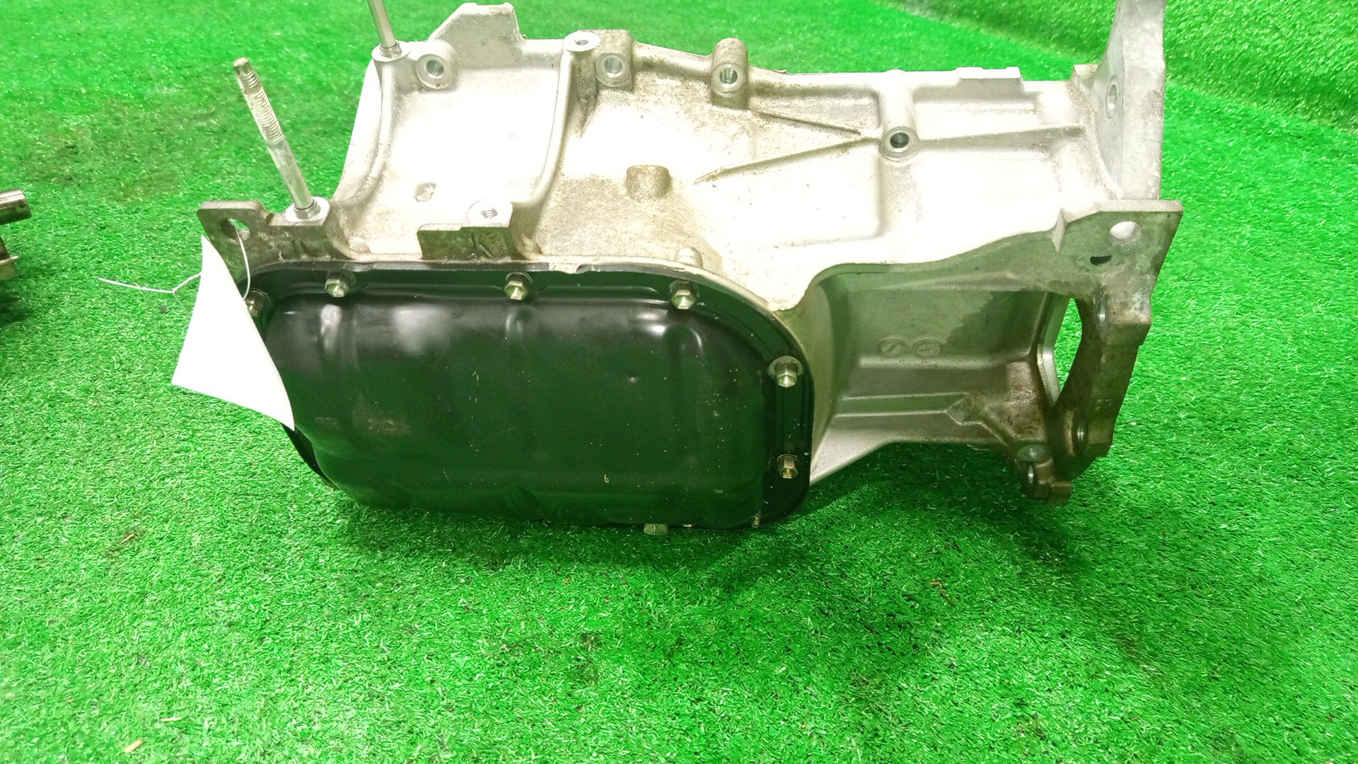 Поддон кпп TOYOTA ISIS ZGM10G 2ZR-FAE 2 ракурс
