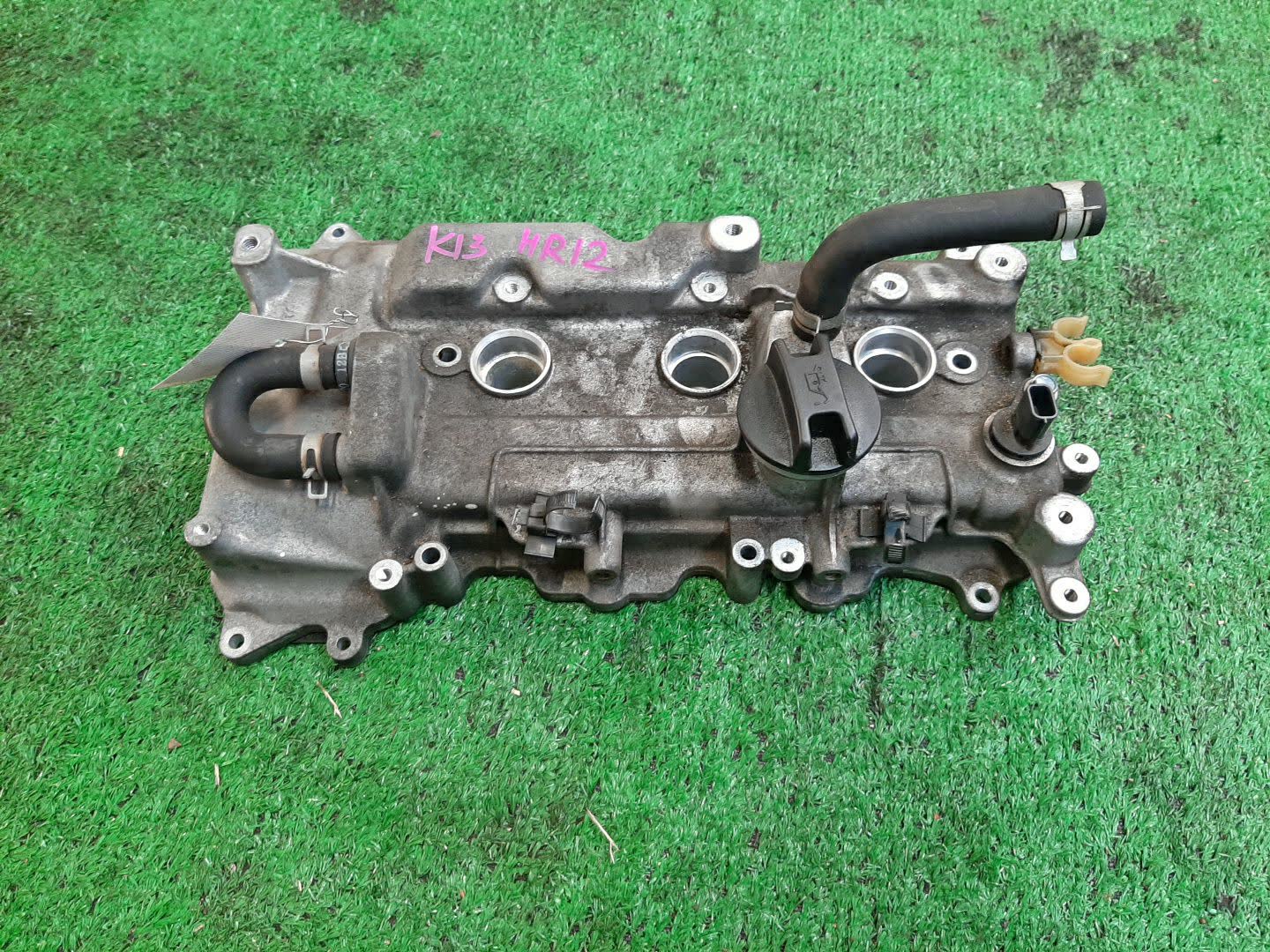 Крышка клапанная NISSAN MARCH K13 HR12DE F0527 2 ракурс