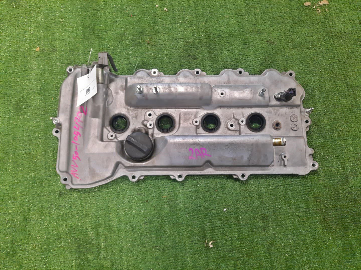 Крышка клапанная TOYOTA CAMRY AVV50 2AR-FXE 1 ракурс