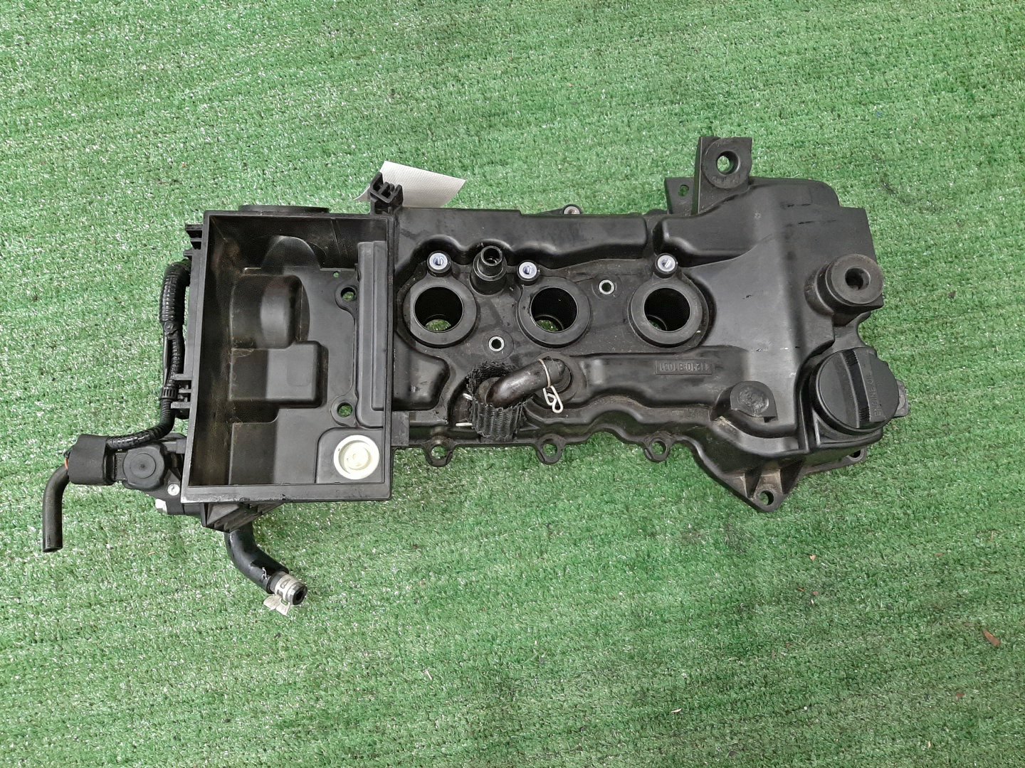 Крышка клапанная TOYOTA TANK M900A 1KR-FE 11210-B1031 1 ракурс