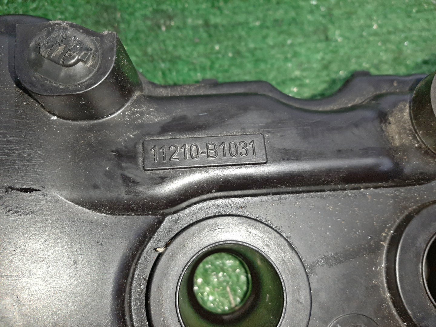 Крышка клапанная TOYOTA TANK M900A 1KR-FE 11210-B1031 2 ракурс