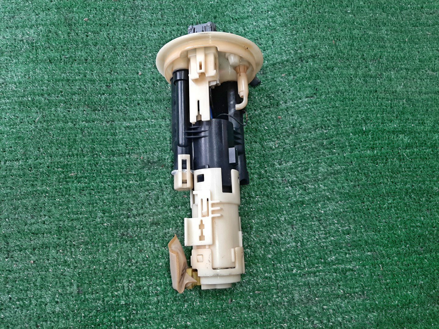 Насос воздушный MITSUBISHI MIRAGE DINGO CQ2A 4G15 MR431536 1 ракурс