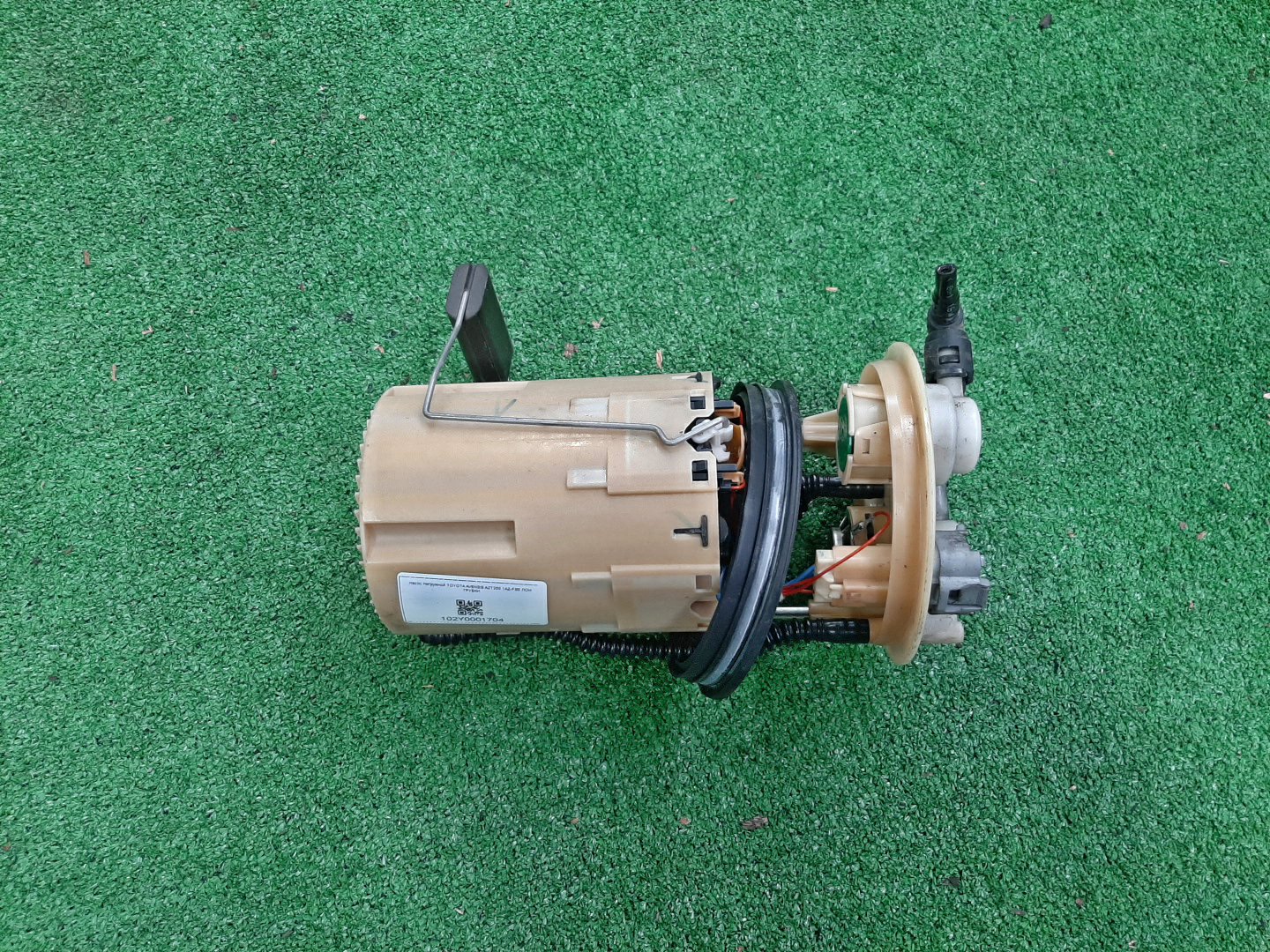 Насос воздушный TOYOTA AVENSIS AZT250 1AZ-FSE 1 ракурс Насос воздушный TOYOTA AVENSIS AZT250 1AZ-FSE 1 ракурс