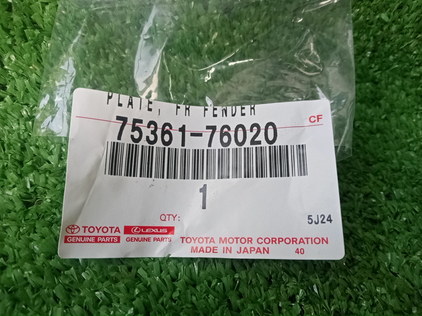 Эмблема правая передняя LEXUS UX250H MZAH10 75361-76020 2 ракурс