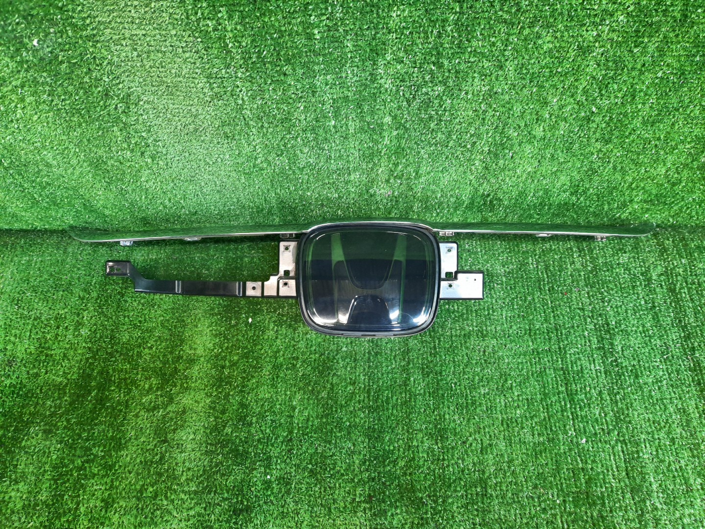 Эмблема HONDA FIT GK3 71126-T5A-J610 1 ракурс