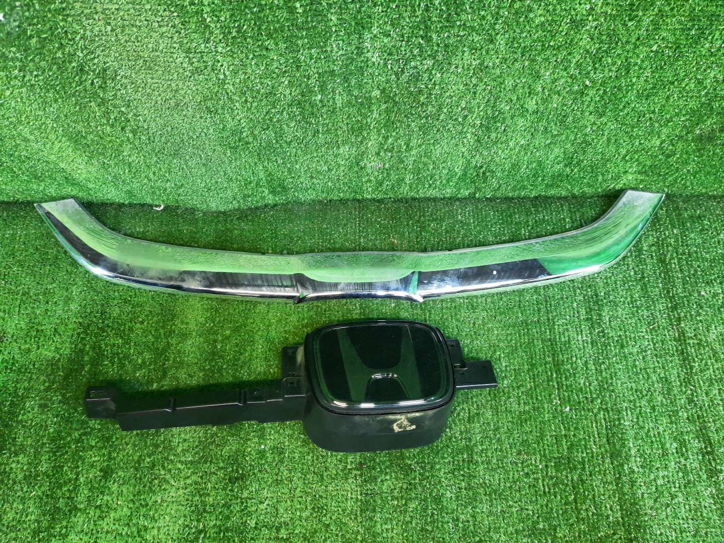 Эмблема HONDA FIT GK3 71126-T5A-J610 2 ракурс
