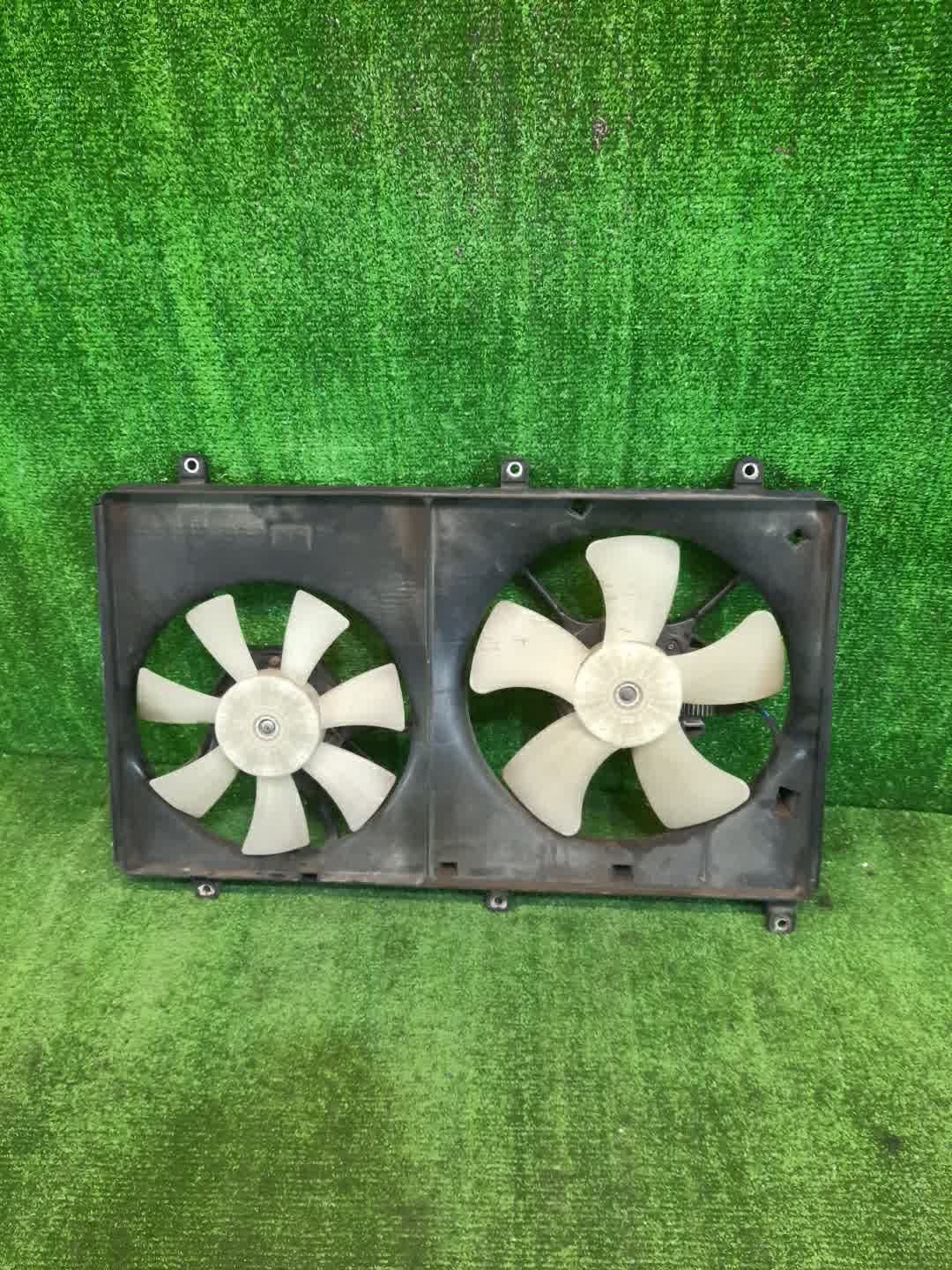 Диффузор радиатора MITSUBISHI GRANDIS NA4W 4G69 2 ракурс