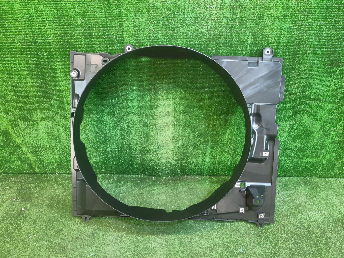 Диффузор радиатора TOYOTA LAND CRUISER VJA300 16711-70281 1 ракурс