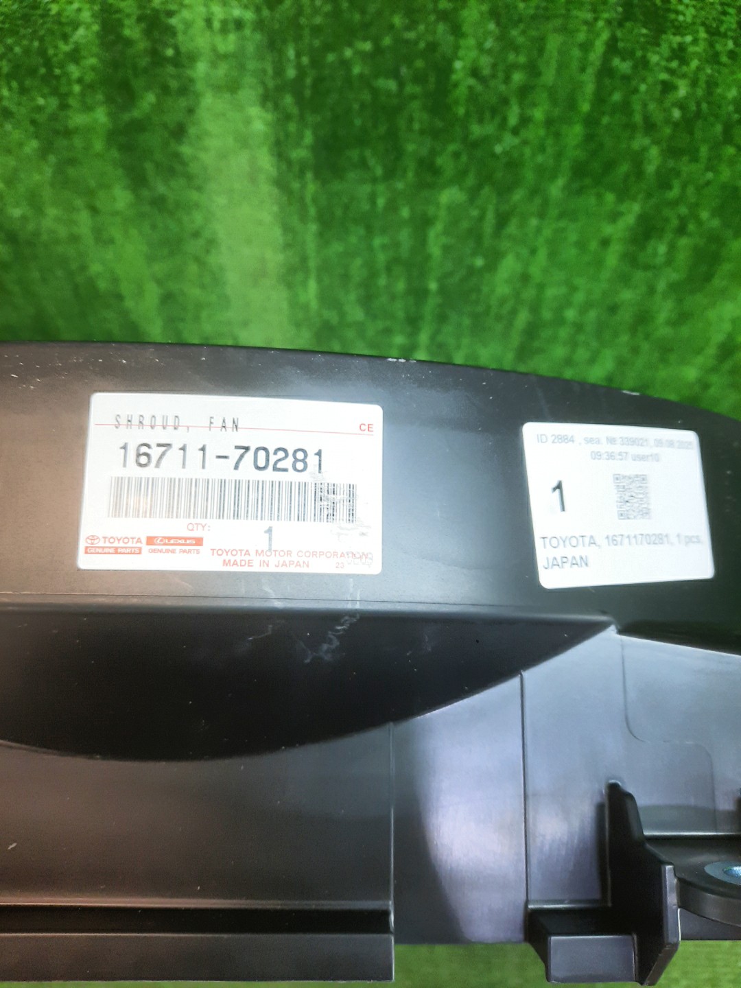 Диффузор радиатора TOYOTA LAND CRUISER VJA300 16711-70281 3 ракурс