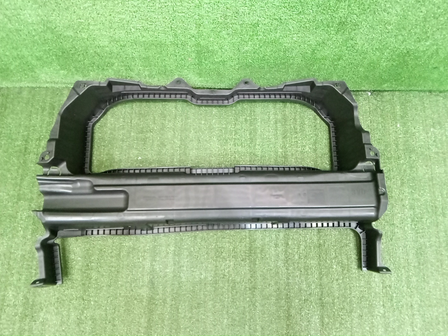 Диффузор радиатора HONDA ZR-V RZ3 71325-3V0-J00 2 ракурс Диффузор радиатора HONDA ZR-V RZ3 71325-3V0-J00 2 ракурс