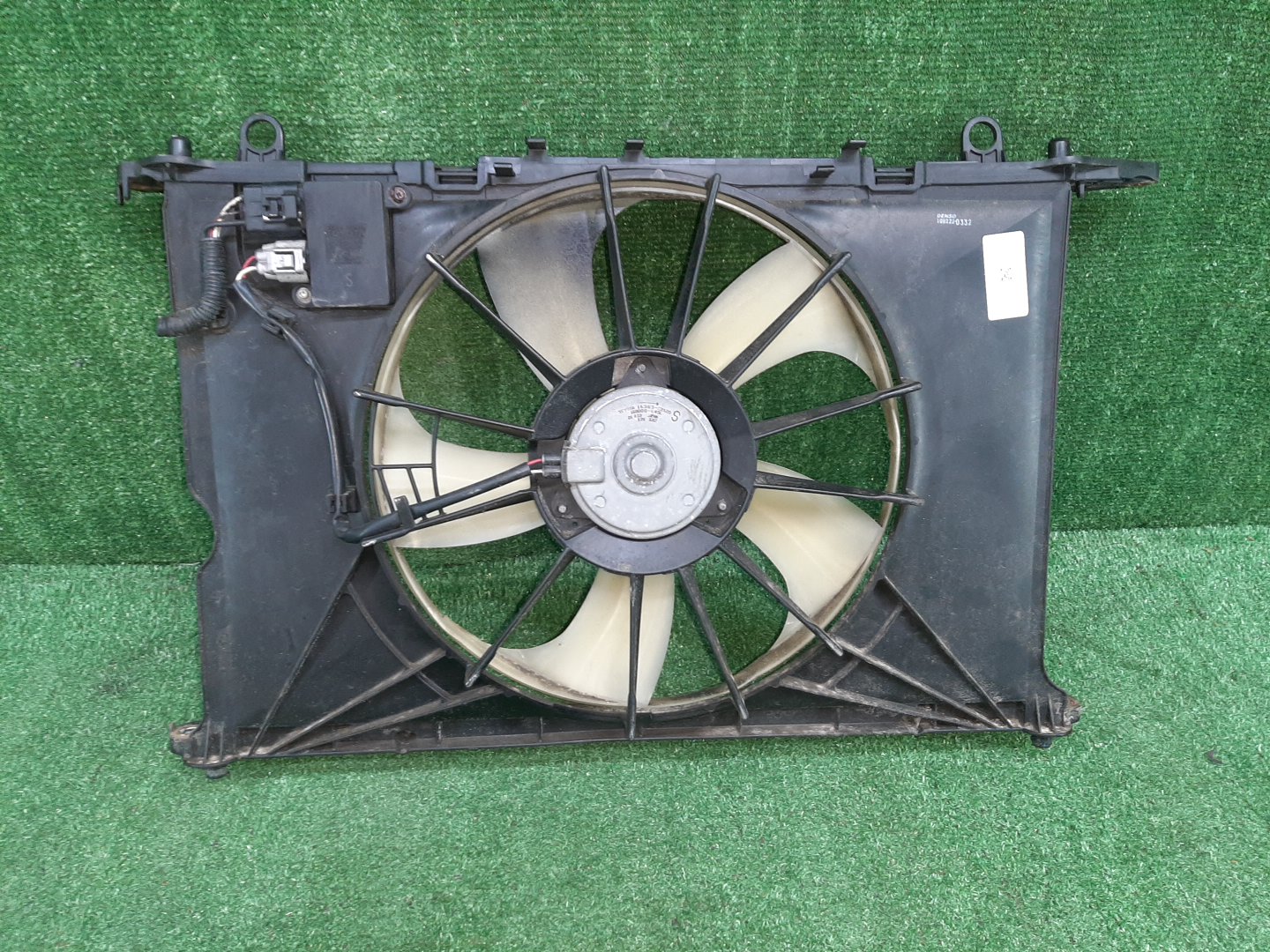 Диффузор радиатора TOYOTA COROLLA AXIO NZE141 1NZ-FE 1 ракурс Диффузор радиатора TOYOTA COROLLA AXIO NZE141 1NZ-FE 1 ракурс
