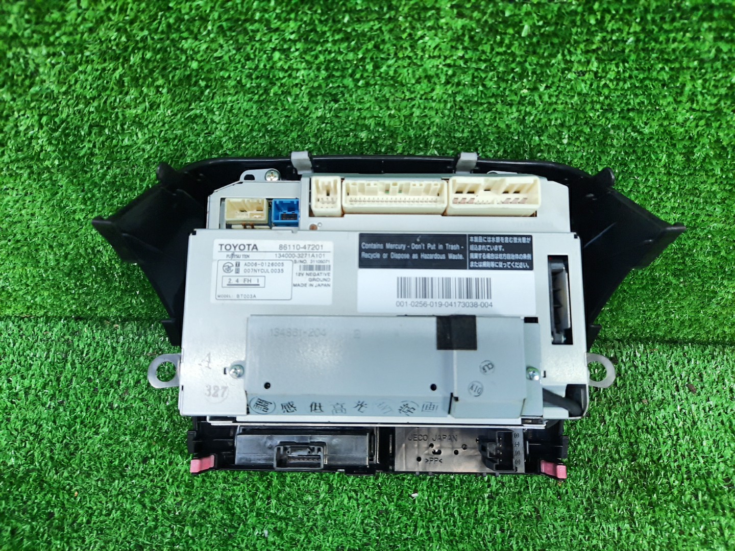 Монитор TOYOTA PRIUS NHW20 86110-47201 2 ракурс