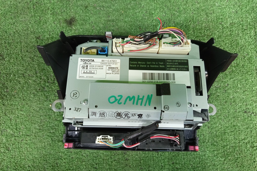 Монитор TOYOTA PRIUS NHW20 86110-47201 2 ракурс