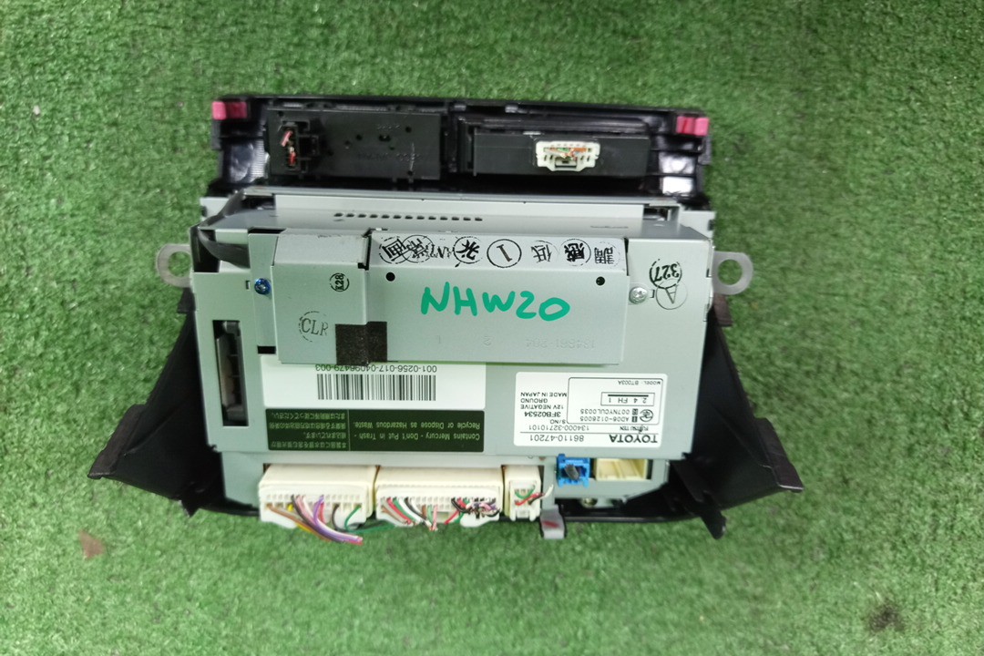 Монитор TOYOTA PRIUS NHW20 86110-47201 2 ракурс