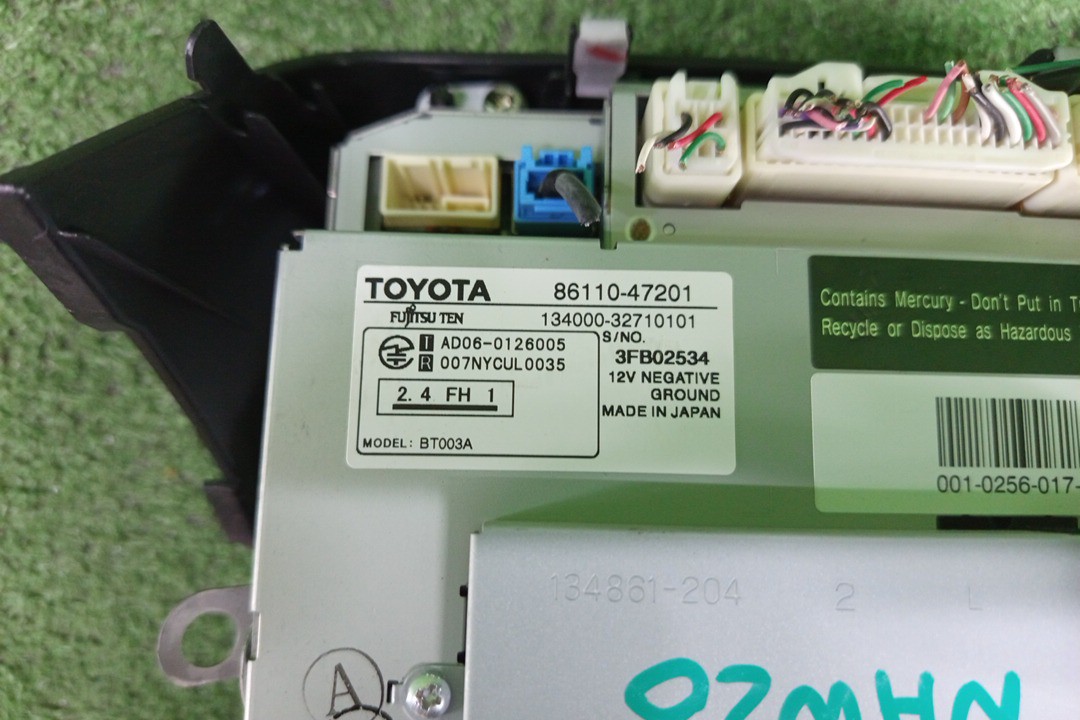 Монитор TOYOTA PRIUS NHW20 86110-47201 3 ракурс