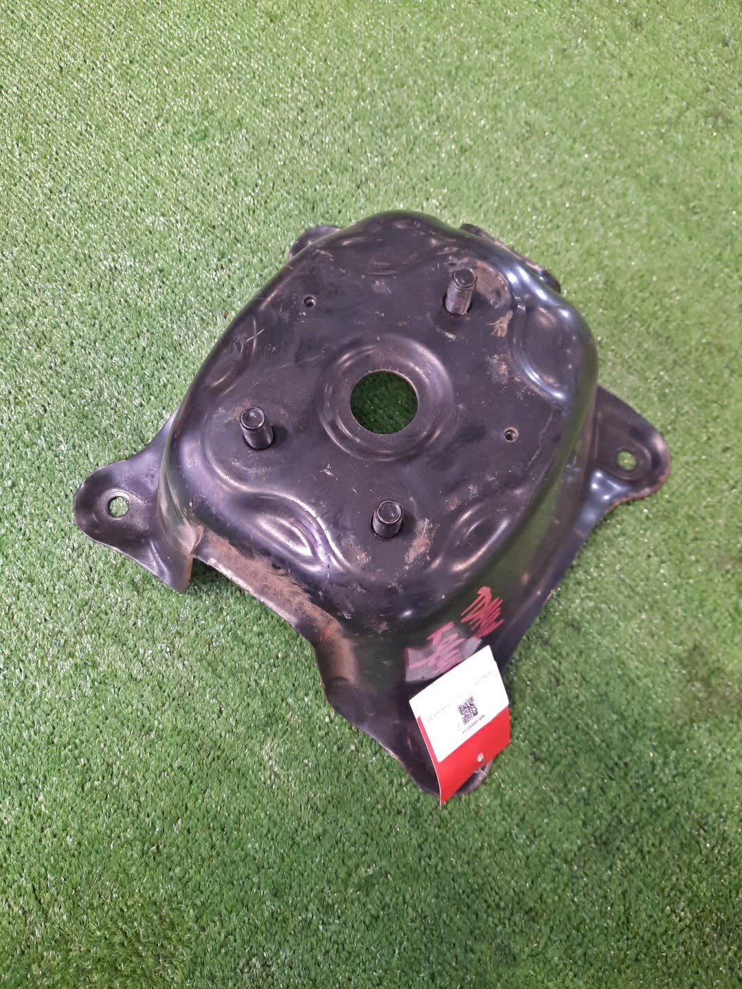 Крепление запаски SUZUKI ESCUDO TDA4W J24B 1 ракурс